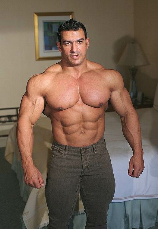 muscular man of Pics